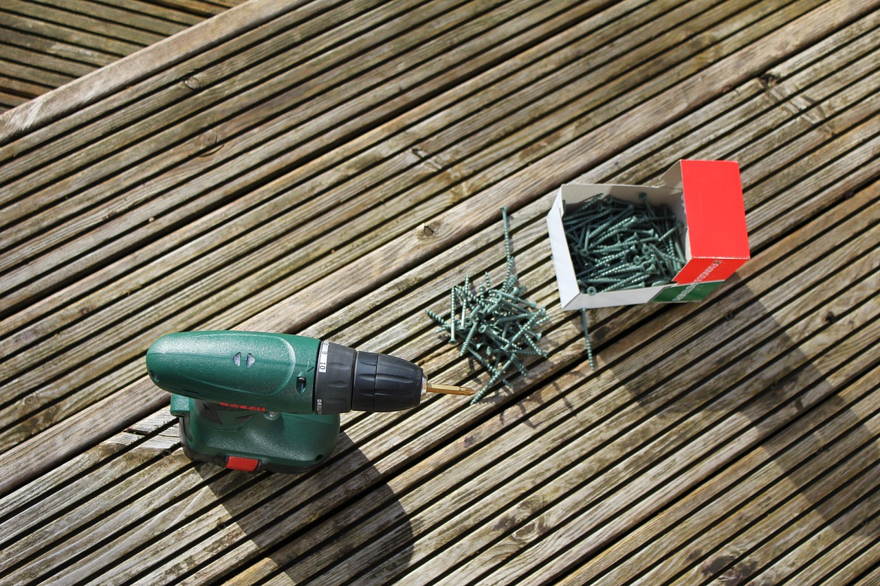 screw, wooden decking, fix-4054720.jpg